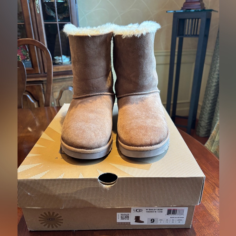 Ugg Australia Bailey Bow size 9 Sheepskin Boots